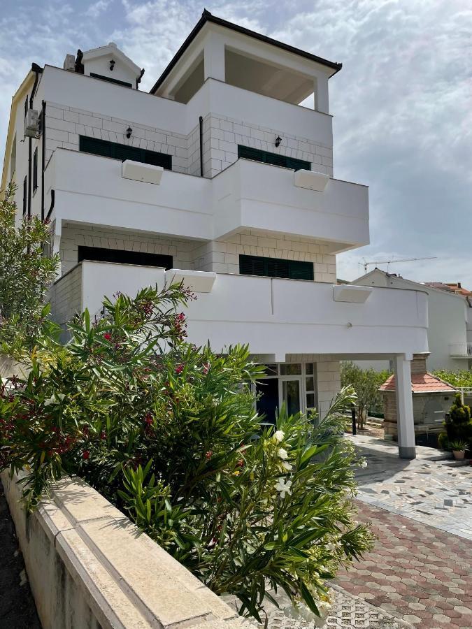 Apartament Pezo *